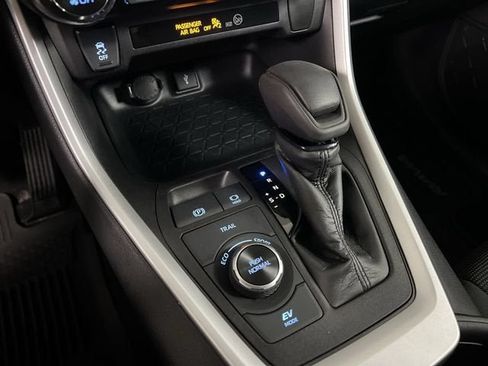 Used 2020 Toyota RAV4 LE AWD/4WD image 15