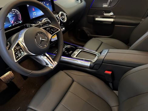 New 2025 Mercedes-Benz GLA 250 image 10