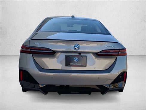 Used 2026 BMW i5 eDrive40 image 7