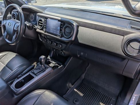 Used 2020 Toyota Tacoma TRD Off-Road AWD/4WD image 33