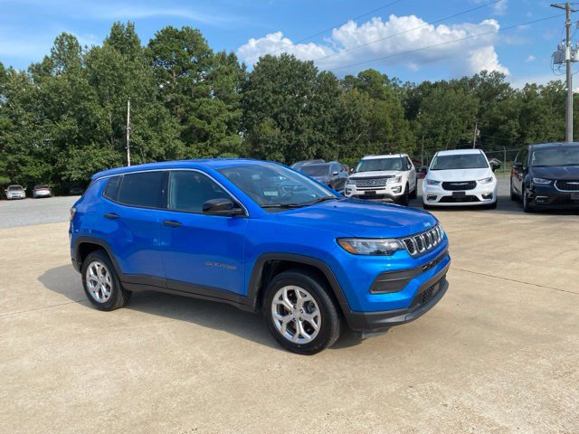 Used 2024 Jeep Compass Sport AWD/4WD image 3