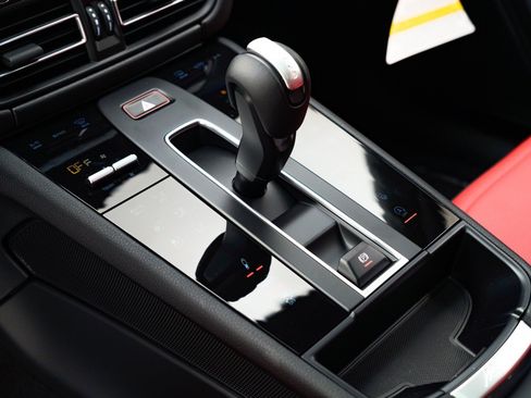 Certified 2026 Porsche Macan AWD/4WD image 26