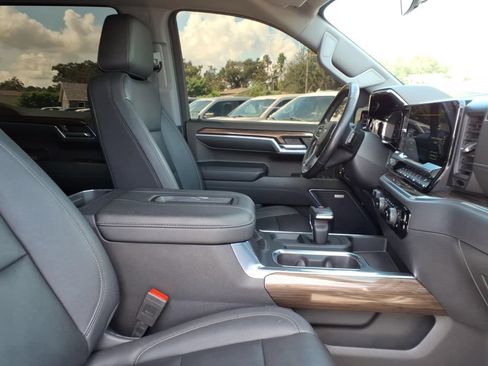 Used 2022 Chevrolet Silverado 1500 LT Trail Boss w/ LT Trail Boss Premium Package AWD/4WD image 12