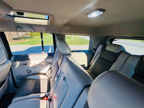 Used 2008 Jeep Commander Overland image 16