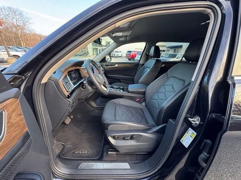 Used 2024 Volkswagen Atlas SE image 33