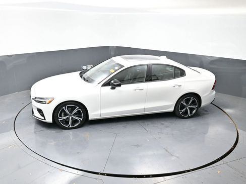 Used 2024 Volvo S60 B5 Core image 45