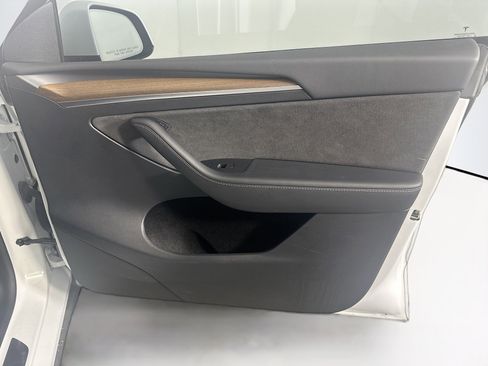 Used 2023 Tesla Model Y Long Range image 34