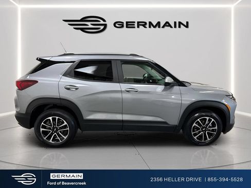 Used 2025 Chevrolet TrailBlazer LT AWD/4WD image 9