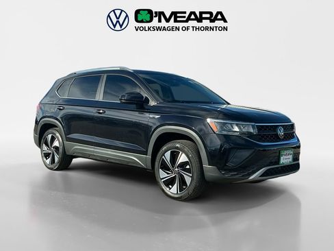 Used 2024 Volkswagen Taos SE w/ Panoramic Sunroof Package image 7
