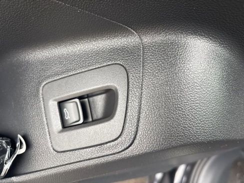 Used 2023 Volkswagen Atlas Cross Sport SEL Premium R-Line image 29