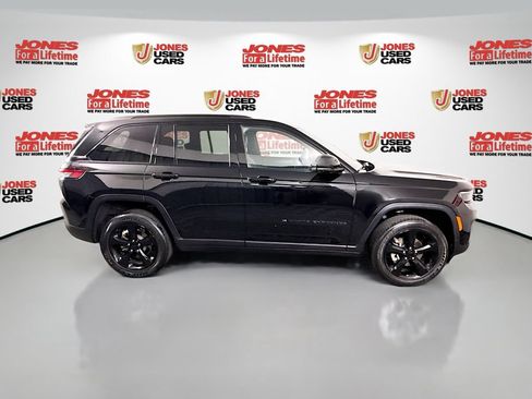 Used 2023 Jeep Grand Cherokee Altitude AWD/4WD image 18