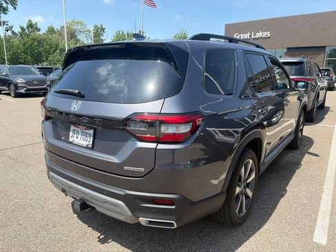 Used 2023 Honda Pilot Touring image 4