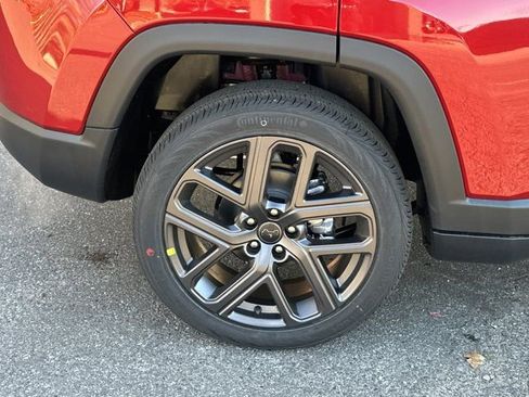 New 2026 Jeep Compass Latitude image 19