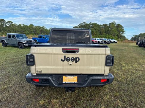 Certified 2022 Jeep Gladiator Sport image 4