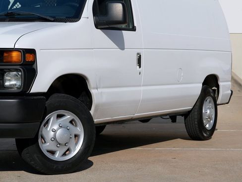 Used 2014 Ford E-150 and Econoline 150 w/ Power Group RWD image 21