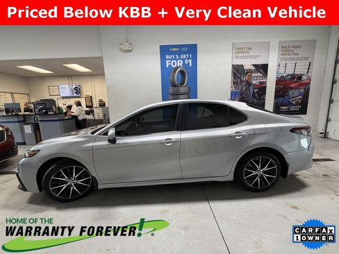 Used 2024 Toyota Camry SE image 4