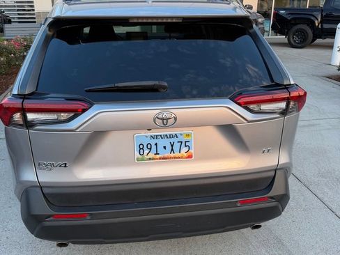 Used 2019 Toyota RAV4 LE FWD image 4