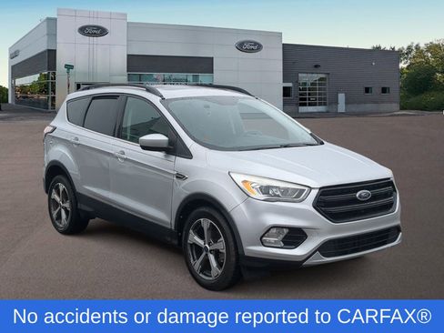 Used 2017 Ford Escape SE w/ Equipment Group 201A image 2