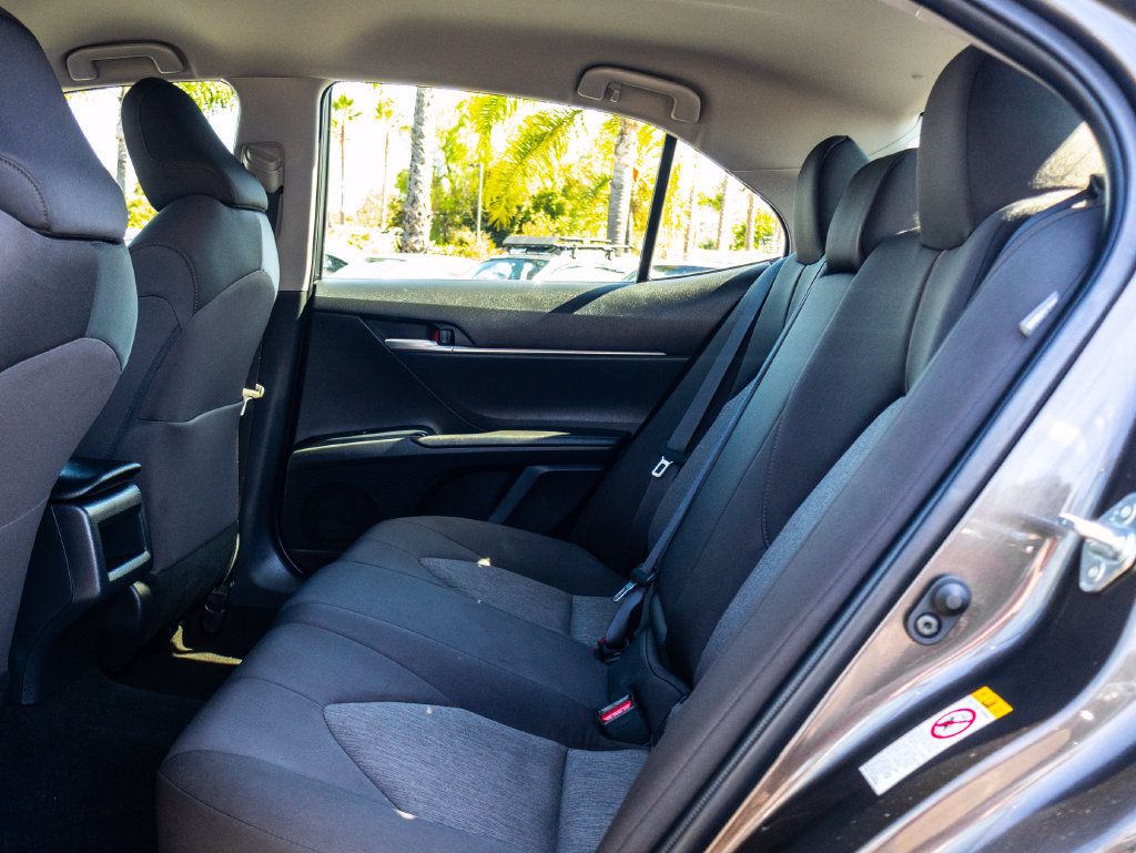Used 2018 Toyota Camry LE FWD image 15