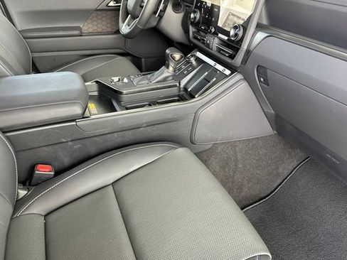 Used 2025 Lexus GX 550 w/ Cold Area Package AWD/4WD image 19