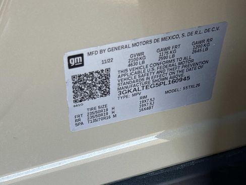 Used 2023 GMC Terrain SLE w/ Driver Convenience Package image 30