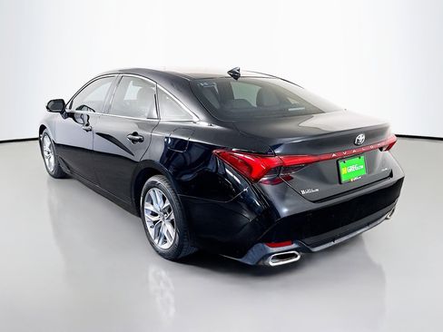 Used 2019 Toyota Avalon XLE w/ Moonroof Package image 7