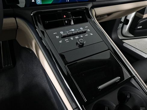 New 2025 Porsche Panamera 4 image 18