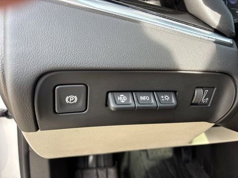 Used 2023 Buick Enclave Avenir w/ Avenir Technology Package image 29