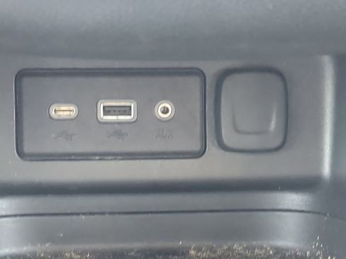 Used 2020 Chevrolet Equinox LT w/ Driver Convenience Package image 21