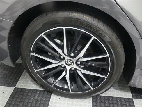Used 2024 Toyota Camry SE w/ Cold Weather Package FWD image 17