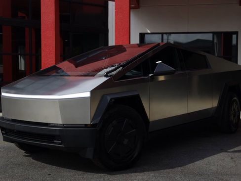 Used 2024 Tesla Cybertruck AWD Crew Cab image 2
