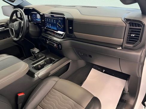 Used 2024 Chevrolet Silverado 1500 ZR2 w/ Technology Package image 10