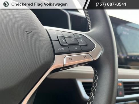Certified 2025 Volkswagen Taos SE FWD image 34