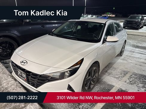 Used 2023 Hyundai Elantra SEL w/ Convenience Package image 1