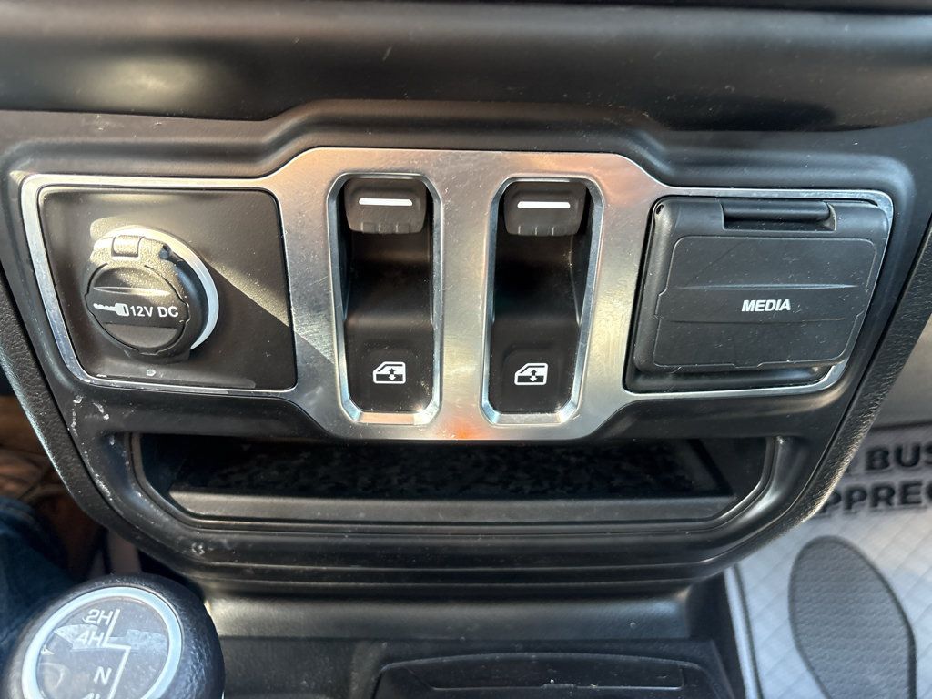 Used 2021 Jeep Wrangler Sport AWD/4WD image 16