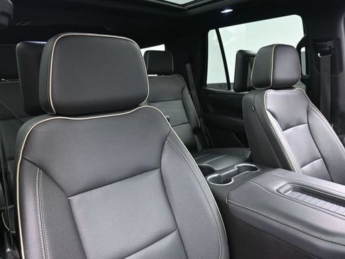 Used 2023 GMC Yukon SLT w/ SLT Premium Package AWD/4WD image 30