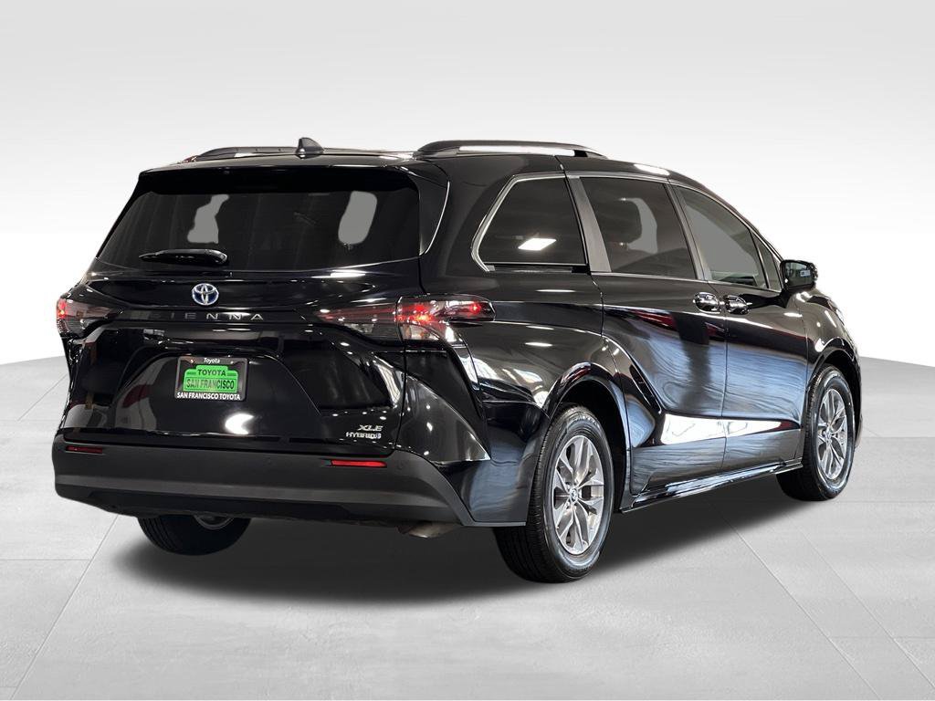 Certified 2023 Toyota Sienna XLE w/ XLE Plus Package FWD image 4