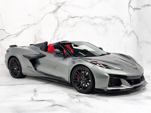 Used 2024 Chevrolet Corvette Z06 RWD image 13