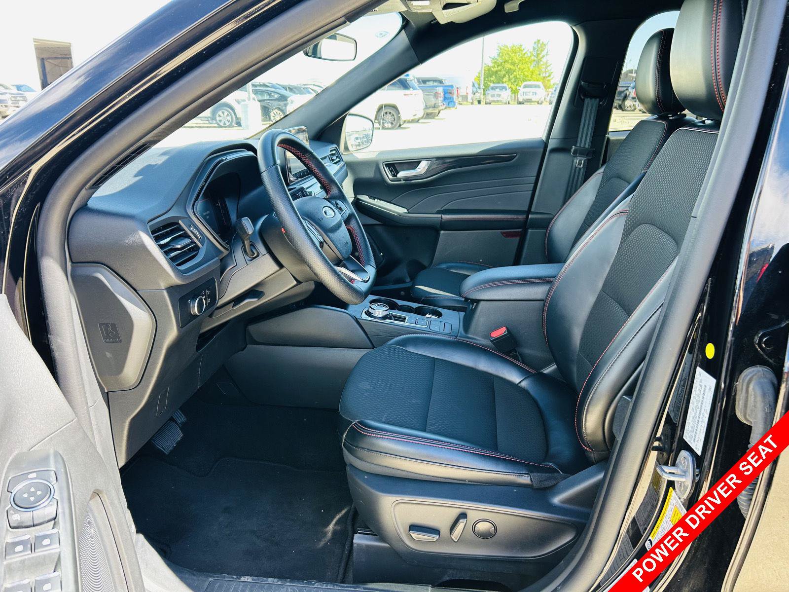 Used 2025 Ford Escape ST-Line FWD image 3