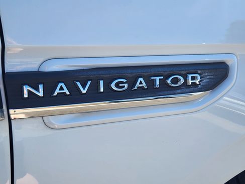 Used 2023 Lincoln Navigator L Reserve image 13