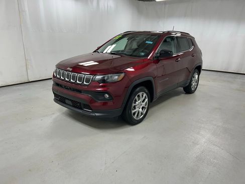 Used 2022 Jeep Compass Latitude image 2