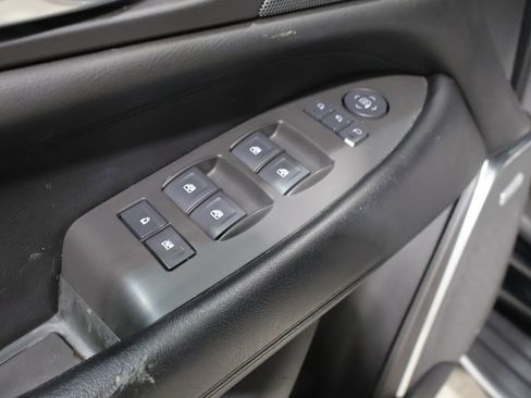 Used 2017 Cadillac Escalade Luxury AWD/4WD image 13