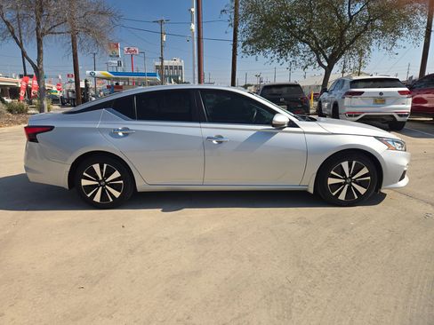 Used 2022 Nissan Altima 2.5 SV image 8