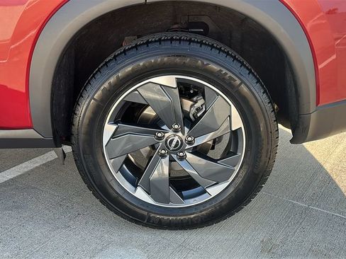 Used 2025 Nissan Rogue SV AWD/4WD image 17