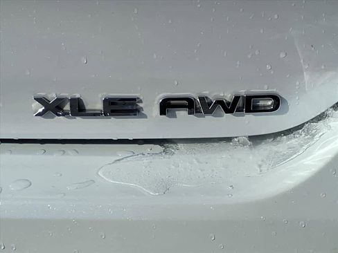 Used 2023 Toyota Highlander XLE image 22