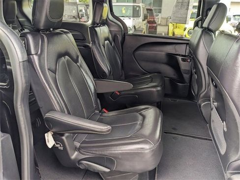 Certified 2021 Chrysler Pacifica Touring-L w/ S Appearance Package image 29