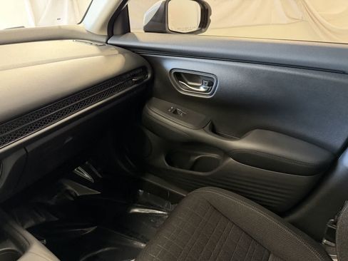 Used 2023 Honda HR-V LX image 25