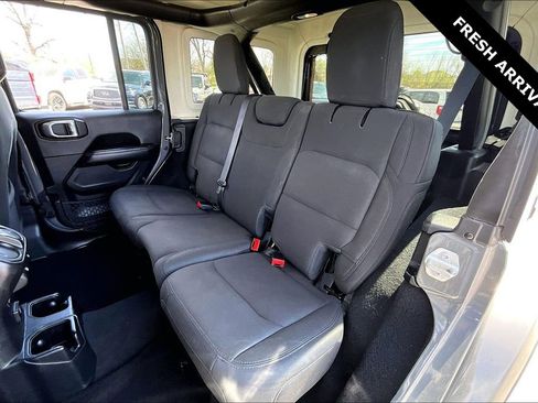 Used 2020 Jeep Wrangler Unlimited Sahara image 21