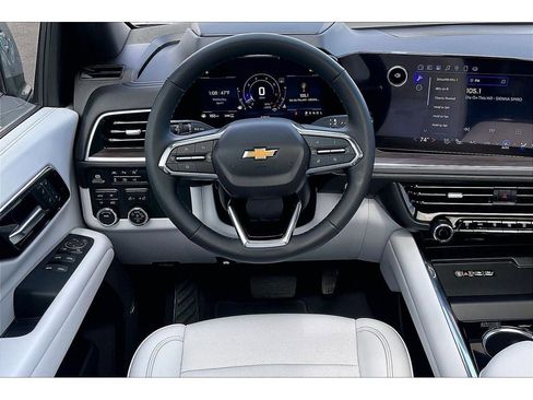 Used 2025 Chevrolet Tahoe Premier AWD/4WD image 6