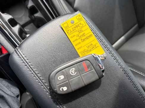 Used 2025 Jeep Compass Limited image 36